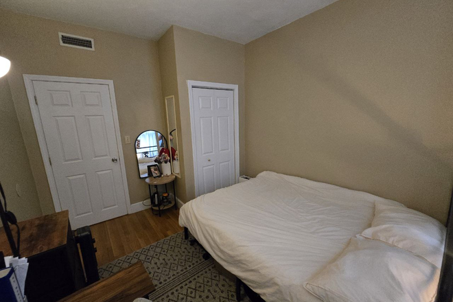 the room ph1 - Furnished apartments with great kitchens. Looking for a roommate.