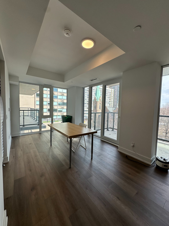 Living Room - SUMMER SUBLET – SPACIOUS 3 BED + DEN, 3 BATH CONDO | DOWNTOWN TORONTO | MAY–AUG