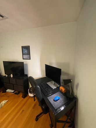 desk - Aug 15th - Cute One-Bedroom in Large Split-Floor Home (9 Seckel St. APT 1)