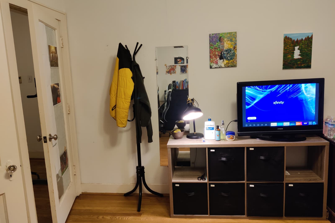 Available furnished room - 1722 Sunset Blvd Townhome