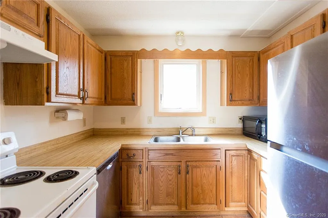 kitchen - Eastbrook Heights Townhome