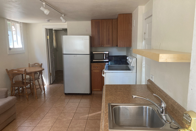 kitchen - 962 11th Street - close to campus