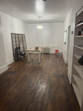 living dining room - 5 bedroom, 2 bath, yard  several rooms available. Townhome