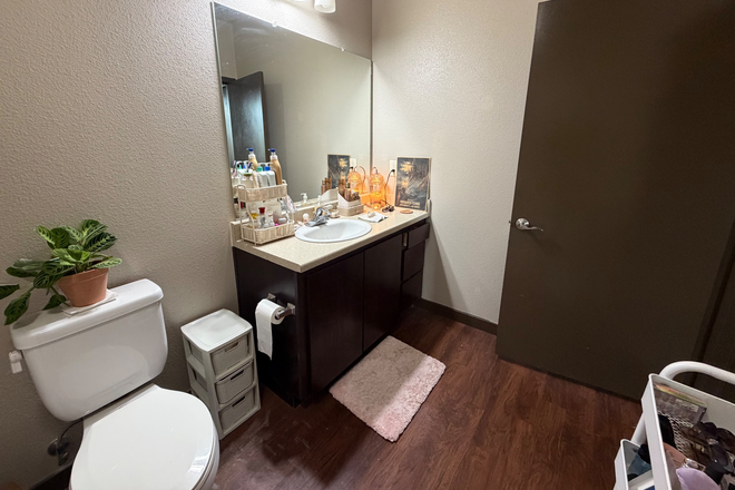 Bathroom - Private Room with Bathroom for rent Apartments