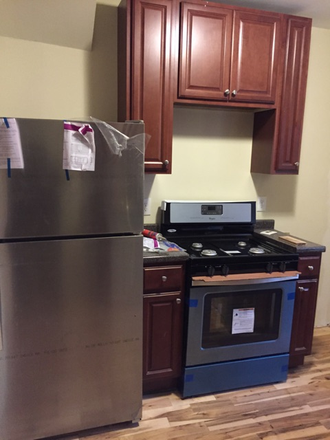 kitchenb - 3 Bedroom One Bathroom House, Backyard and Front Porch