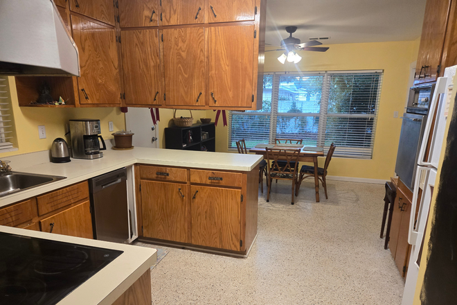 Kitchen and dining room - Comfortable shared home near shopping and recreation