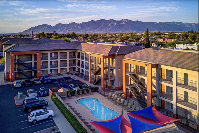 Community - Entrada Real, Apartment close to campus