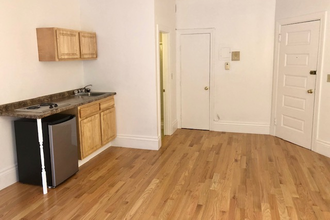 STUDIO - NO BROKER FEE -  UNFURNISHED STUDIO  AT 854 BEACON ST. NEAR KENMORE SQ. AND BU AVAILABLE 9/1/2026 Apartments