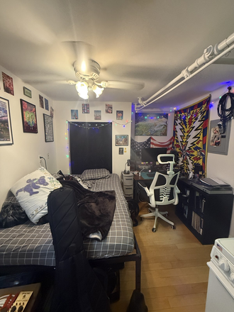 70 Westland Ave. #B4 - 1/2 Broker's Fee!!  Available for 9/01 - Spacious  Basement Level Studio on 70 Westland - Location!!
