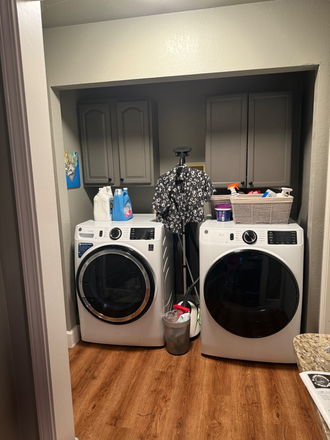 Laundry room - House 13 minutes car ride from campus