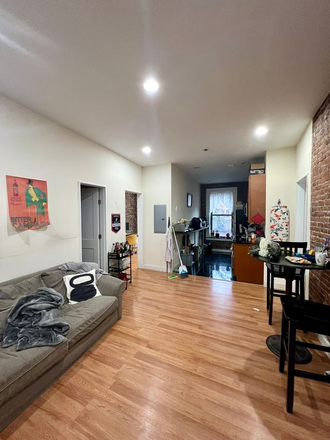 Living Room - Spacious 5 Bed 2 Bath on Cortes St