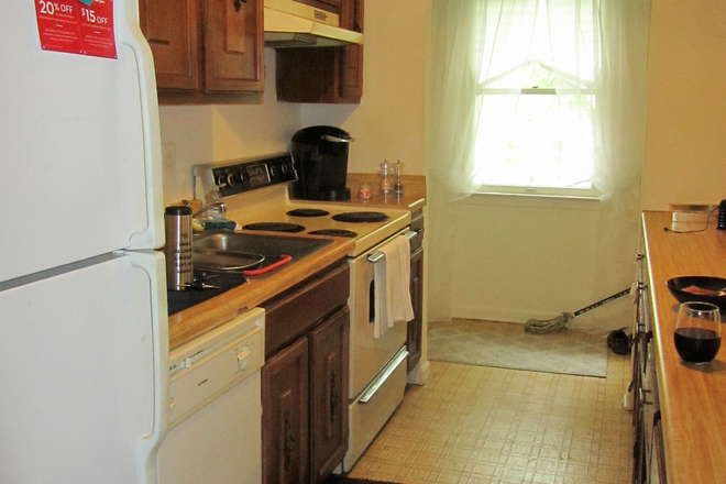 kitchen - 4804 Calvert Rd. Old Towne College Park, Md. Apartments