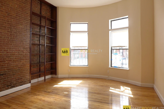 livingroom - SOUTH END E. SPRINGFIELD 1 BED **AUGUST 1ST** CLOSE TO BU MED CAMPUS