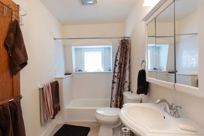 full bath - 2 Bedroom 1.5 Bath Apartment Available Now