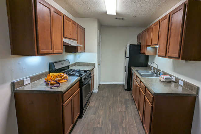 Kitchen with pantry and gas stove - Azalea Springs near Marietta Campus Apartments