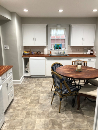 Kitchen shared - Richmond Drive steps from Bellarmine available mid year or January 25’ semester. House