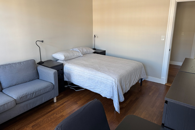 Large Single Photo 2 - Renovated Furnished 2-Bedroom Split Apartment for Spring or Spring and Summer Semesters