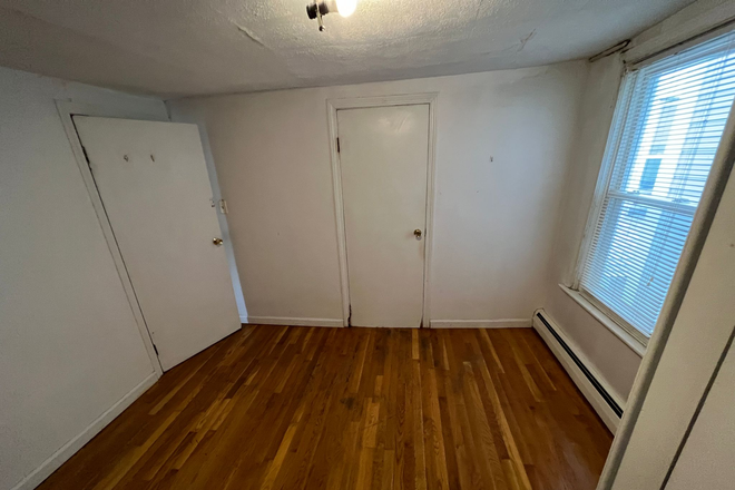 Bedroom - Renovated Sunny 1 Bedroom Apartment In Near Kendall Square Within Walking Distance of Campus