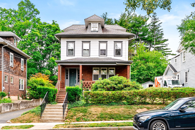 Exterior - Walkable to town at 96 Linden Lane Apartments