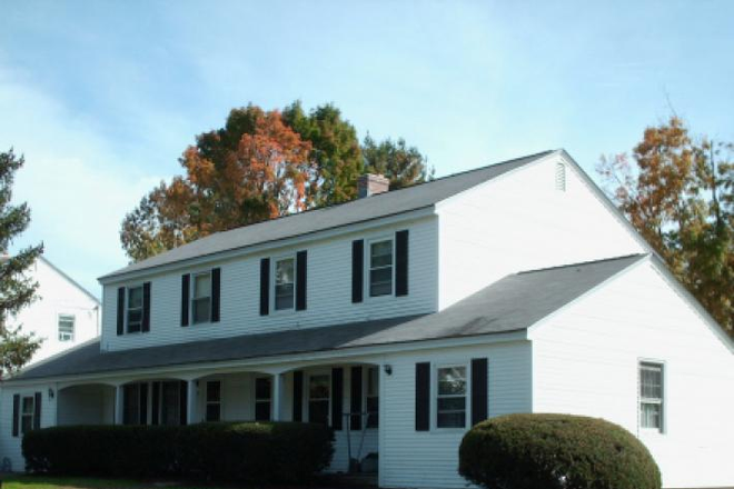 exterior front - 19 Hobart Lane, Amherst, MA Rental