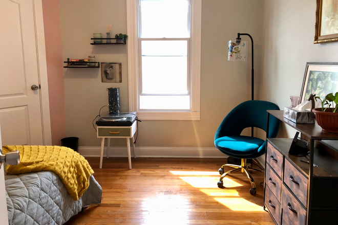 Bedroom - Bright bedroom in New Bedford