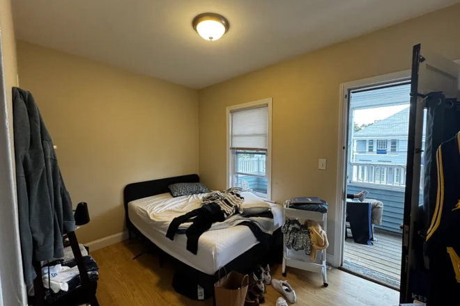 - - 5 BED / 1 BATH – 74 FREDERICK AVE MEDFORD – MOVE-IN 06/01/2026 Apartments