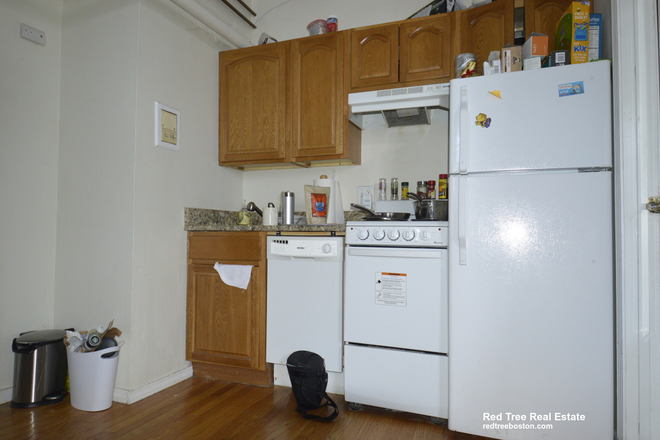 kitchen - SPACIOUS 3 BEDROOM UNIT WITH HEAT/HOT WATER INCLUDED Apartments