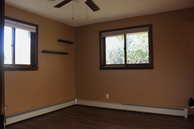 Bedroom - Spring sublet available in Table Mesa! House