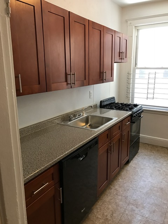 Hub Realty - Handy large 2 bedroom with updated kitchen and deck, in Brighton Apartments