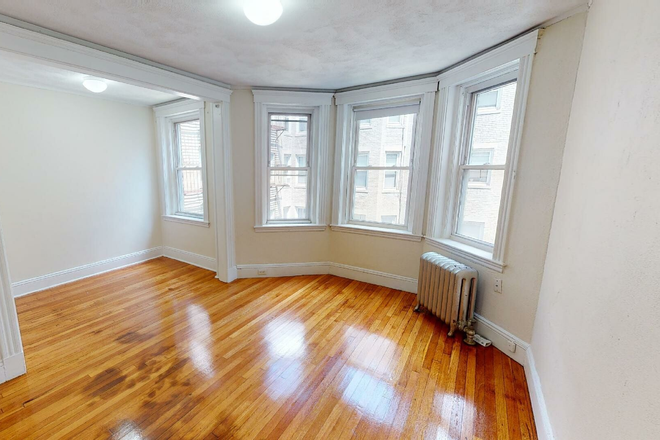 1 - NO BROKER FEE!-Close to Fenway Park-Ideal STUDIOS & BIG 1BR SPLIT-undergrad OK!-H/HW inc. Apartments