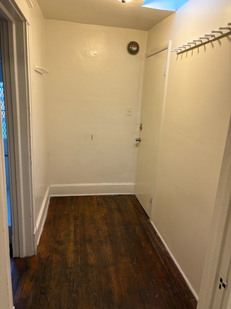 Entryway - Cozy 1 Bedroom in Charles Village Oakenshawe! Triplex