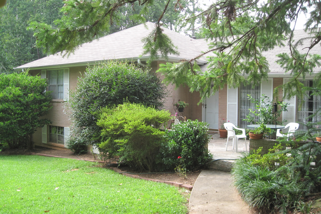 Street view - 4 Bedroom House in Victoria Estates near Emory, Toco Hills, CDC, VA