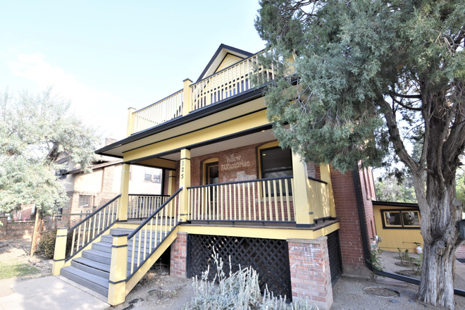 Street View - 952 University Ave - 1 bedroom available in basement