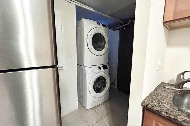 . - STUNNING BRICK WALLS: 4 bd / 2 ba avail. 9/1/25!! LAUNDRY IN UNIT! Apartments