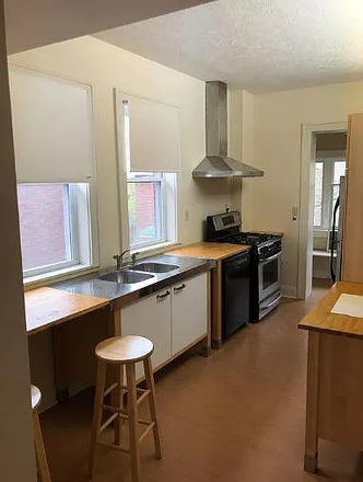 Kitchen - Perfect Apartment for undergraduates or graduates  – Minutes to Little Italy & Coventry