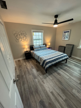 Bedroom - Room for Rent Near Emory - Clairmont Ave House