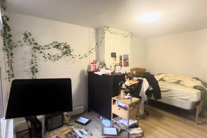 bedroom - 5 mins walk to Campus Apartments