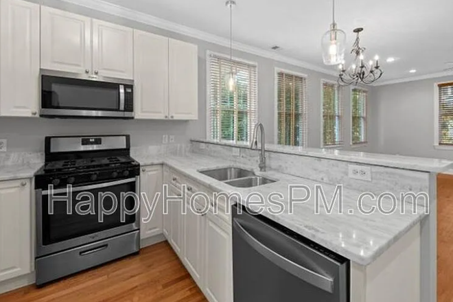 Kitchen - Townhouse close to campus