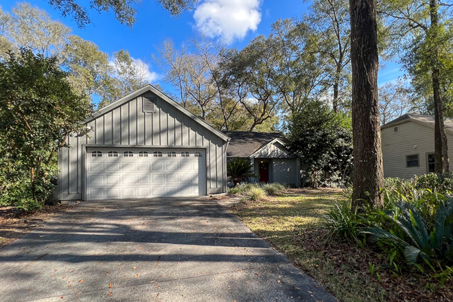  - 4BR/2BA w/ Flex Space in Haile Plantation - available mid December House