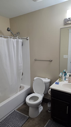 Bathroom - Spacious Apartment on Eastgate