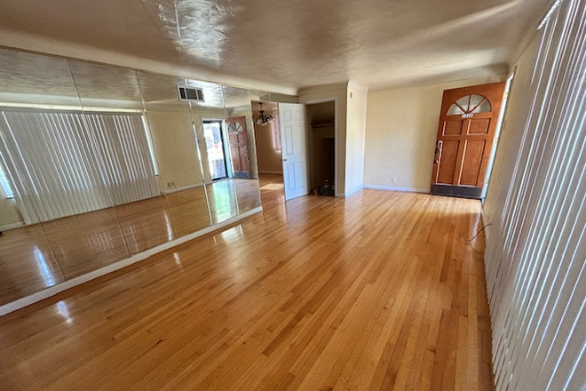 living room - Apartment , Less than 10 minutes from Washington University