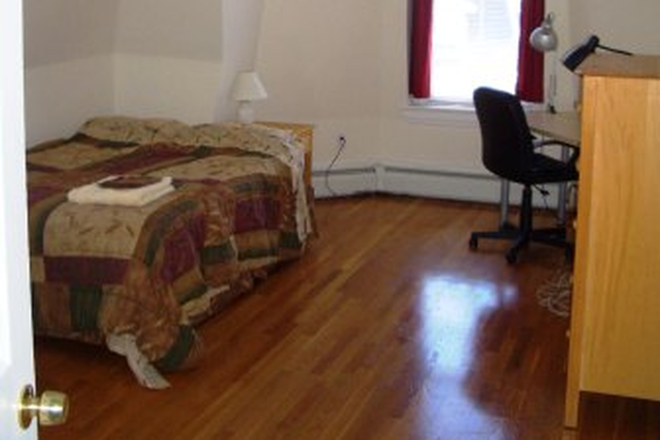 bedroom - 65 Inman St, Cambridge/Ctrl.Sq post-doc house