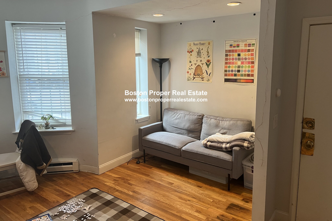 a - SUPER BIG AND SUPER NICE *NO BROKER FEE Apartments