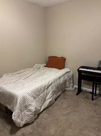 bedroom - Townhome near Campus
