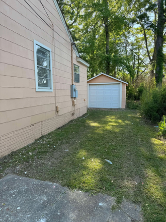 Exterior - Cottage style house on North 25th, across from USM