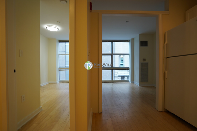 1 - Awesome Downtown 1 bed. Elevator, pets Ok! NO FEE TO YOU! Apartments