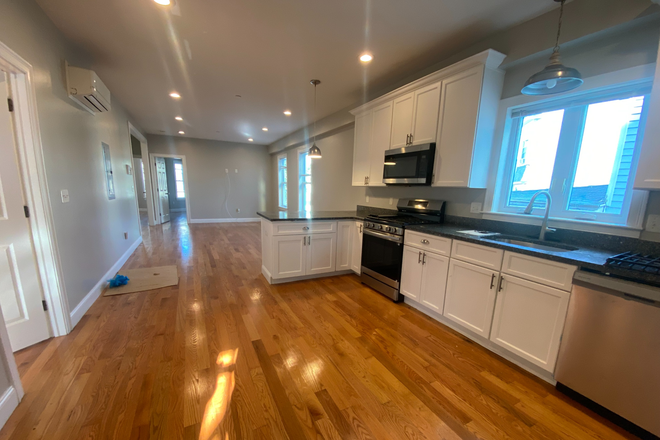 x - RENOVATED 3 BED 2 BATH - AC - LAUNDRY IN UNIT - PARKING AVAILABLE Apartments
