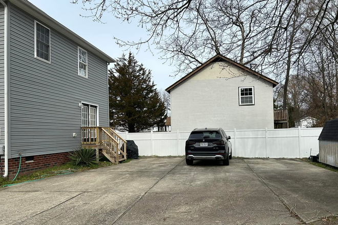Ample of Off street parking - Spacious House in front of Plumeri Park.