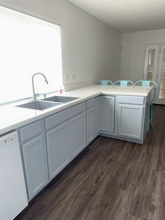 Kitchen - Room for Rent Quiet Neighborhood (off Victoria & Adams) House