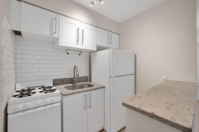 kitchen - 513 12 St. NE #3 rental Condo